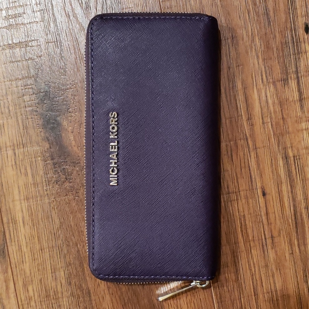 MICHAEL KORS PURPLE SAFFIANO LEATHER CONTINENTAL WALLET  ~  EUC